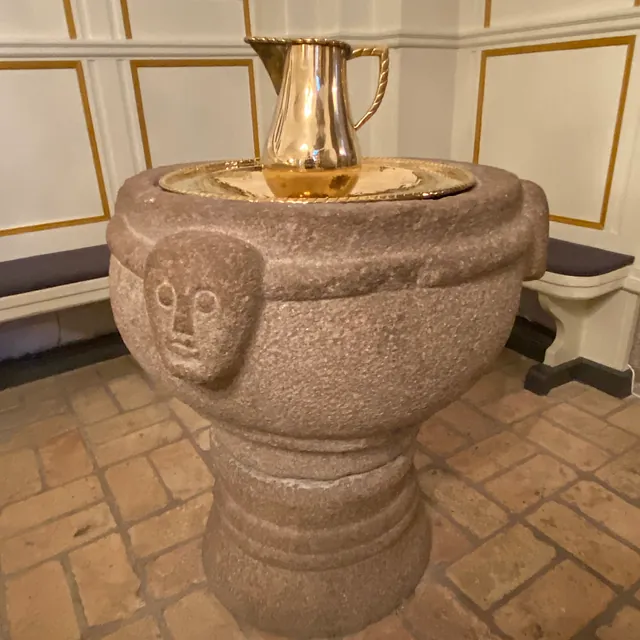 Døbefont i Sønder Tranders Kirke